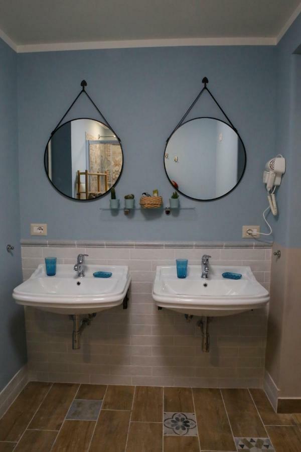 Beb Binario39 Bed & Breakfast Наполи Екстериор снимка