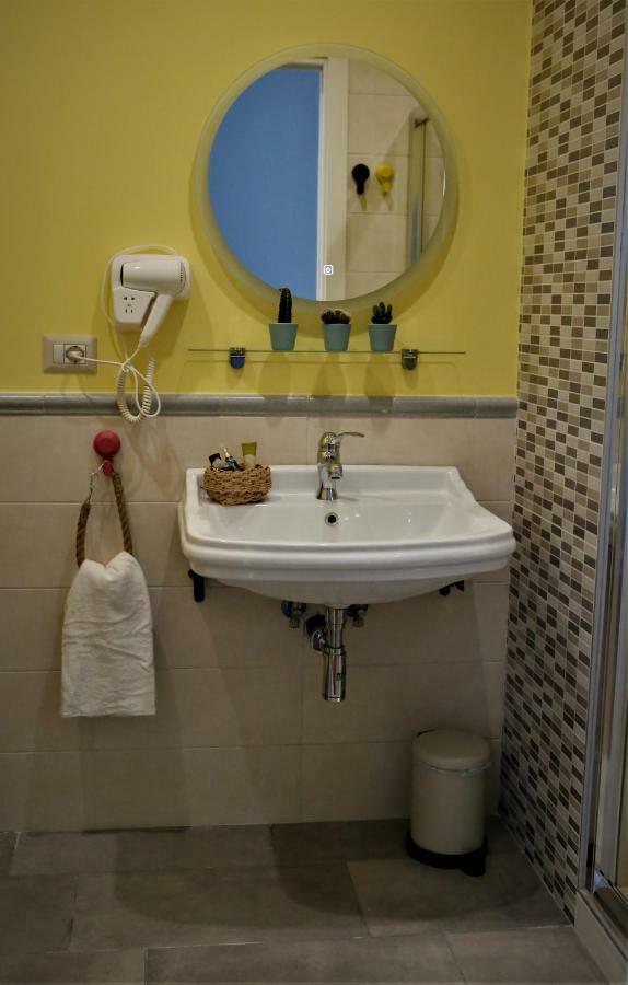 Beb Binario39 Bed & Breakfast Наполи Екстериор снимка