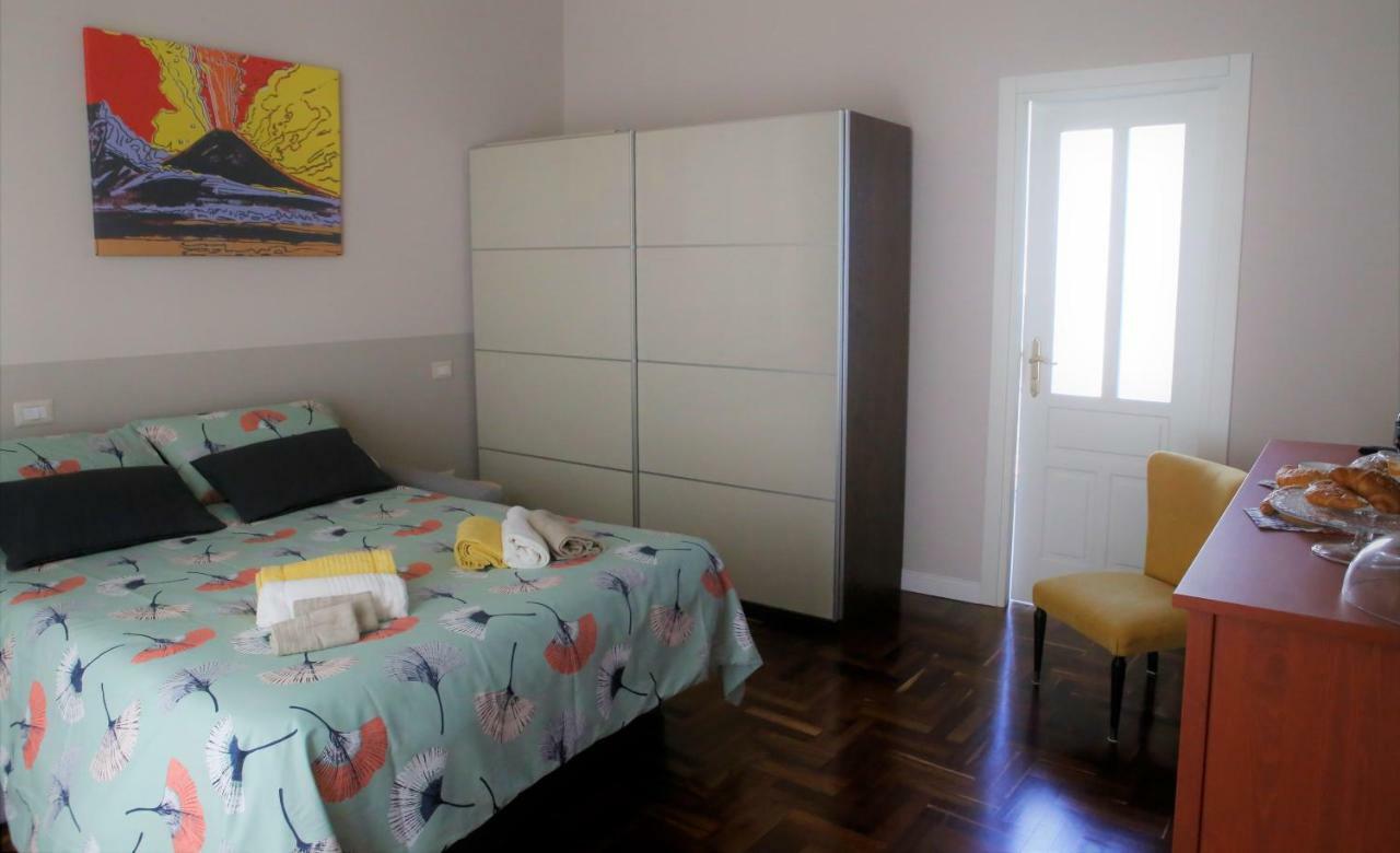 Beb Binario39 Bed & Breakfast Наполи Екстериор снимка