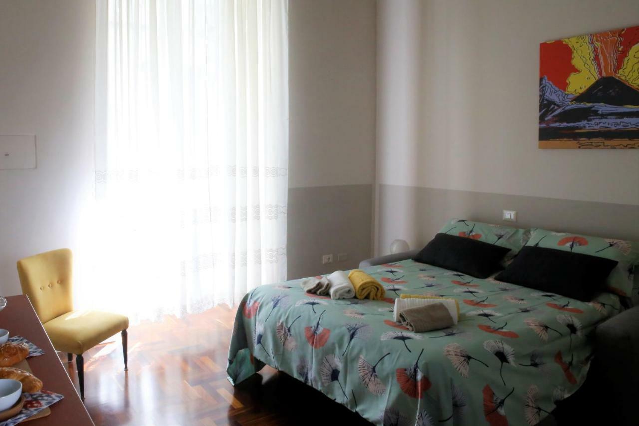 Beb Binario39 Bed & Breakfast Наполи Екстериор снимка