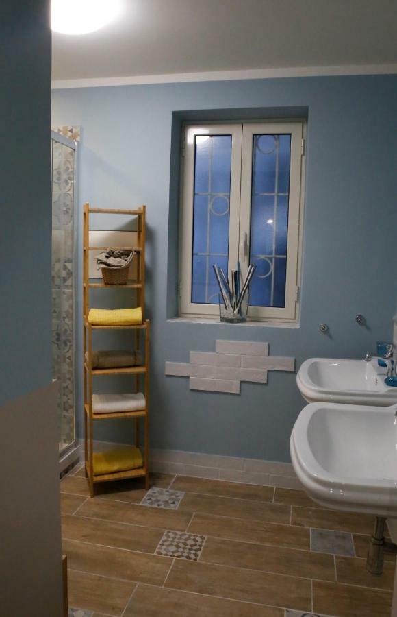 Beb Binario39 Bed & Breakfast Наполи Екстериор снимка